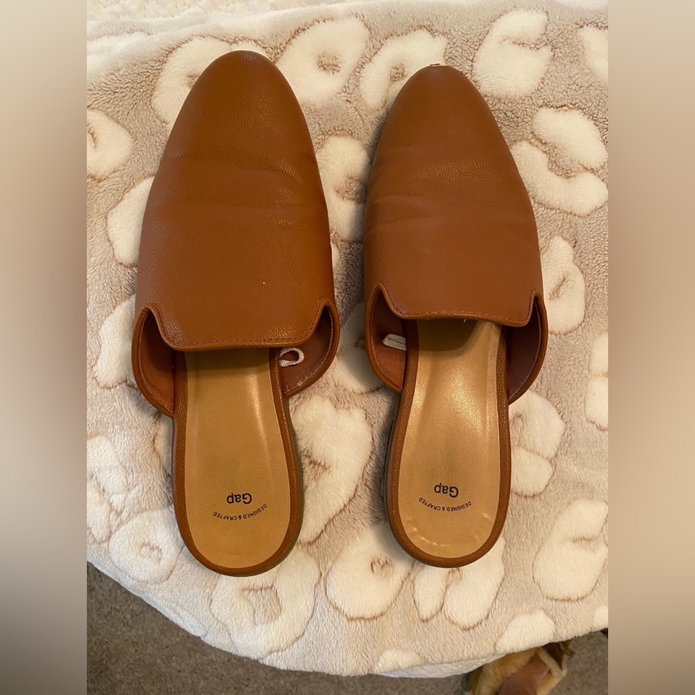 Gap cognac mules